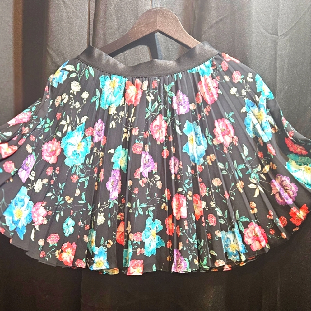 Express Floral light weight summer mini skirt size XS